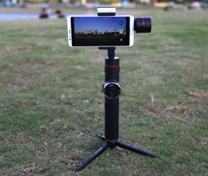 एएफआई वी 5 3 एक्सिस ब्रशलेस हैंडहेल्ड गिंबल - 12 घंटे तक स्मार्टफोन / एक्शन कैमरे / डीसी / मिररलेस कैमरे के लिए 200 जी पेलोड तक चलने का समय